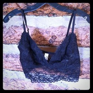 Pretty Black Lace Maidenform Bralette